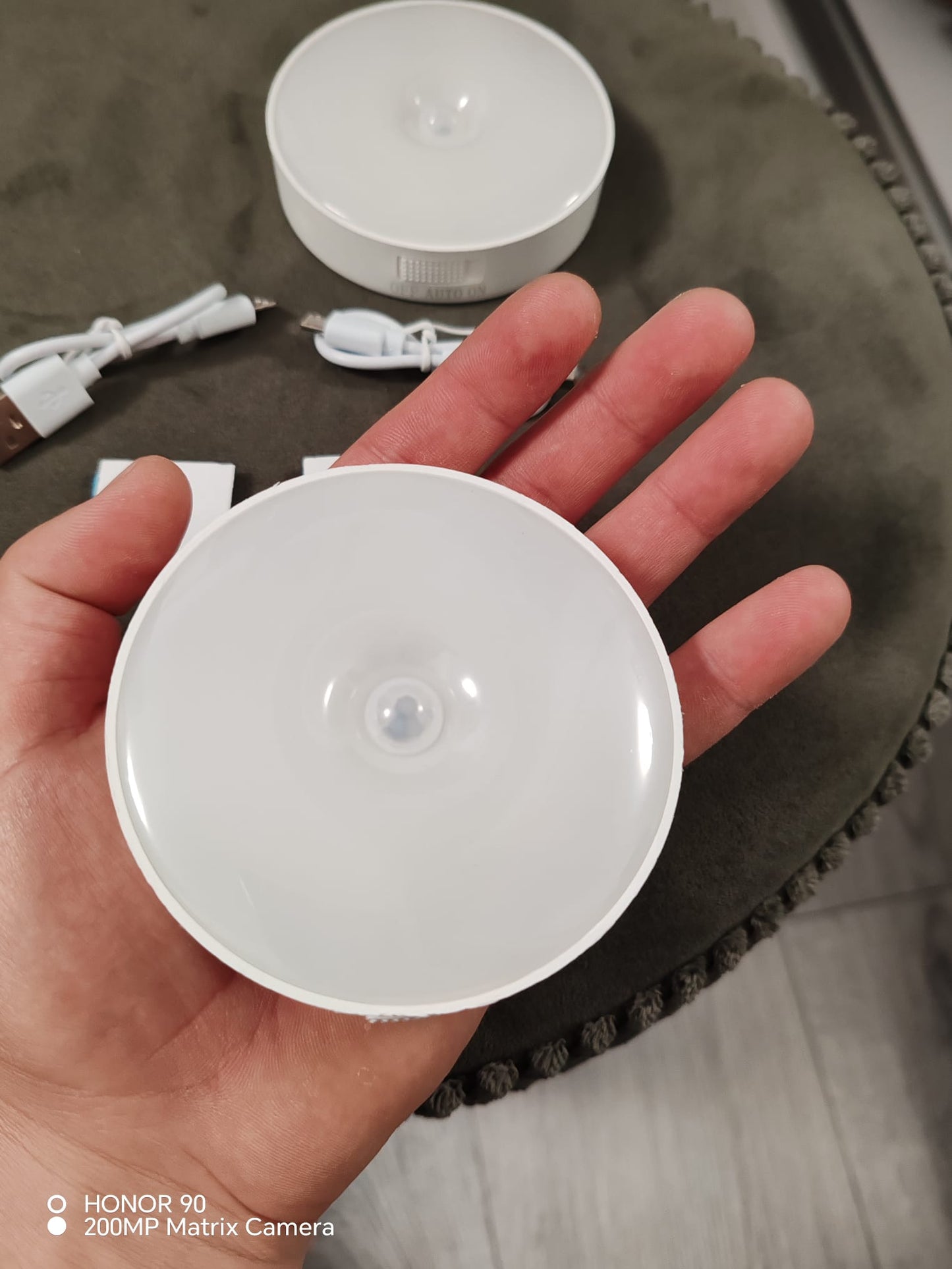 Set 2 Lampi LED cu Senzor de Miscare -Se Aprinde Automat Noaptea ( fara Fire , USB)