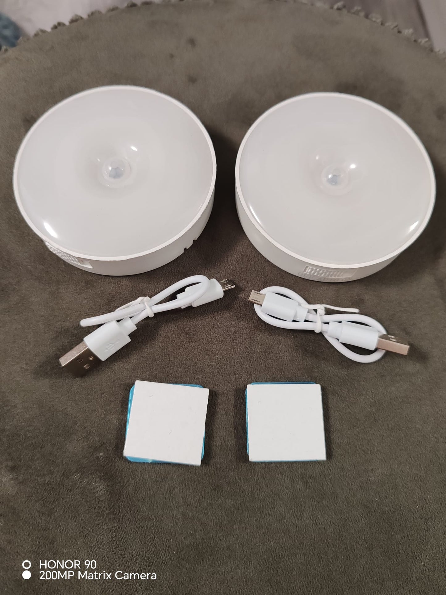 Set 2 Lampi LED cu Senzor de Miscare -Se Aprinde Automat Noaptea ( fara Fire , USB)